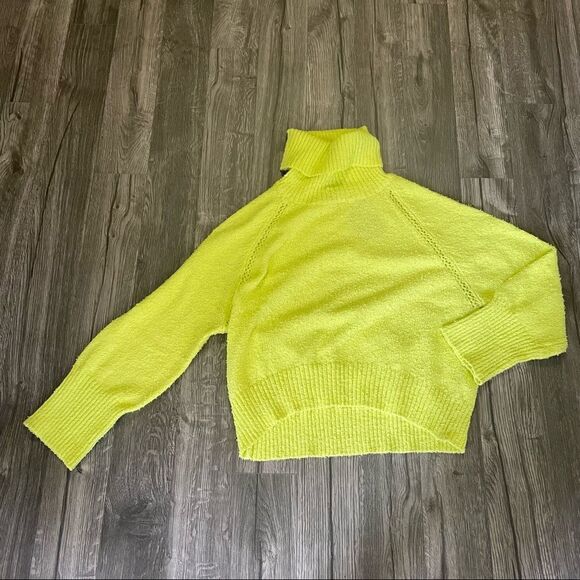 Scoop Long Sleeve Cutout Detail Turtleneck Sweater - Picture 5 of 9